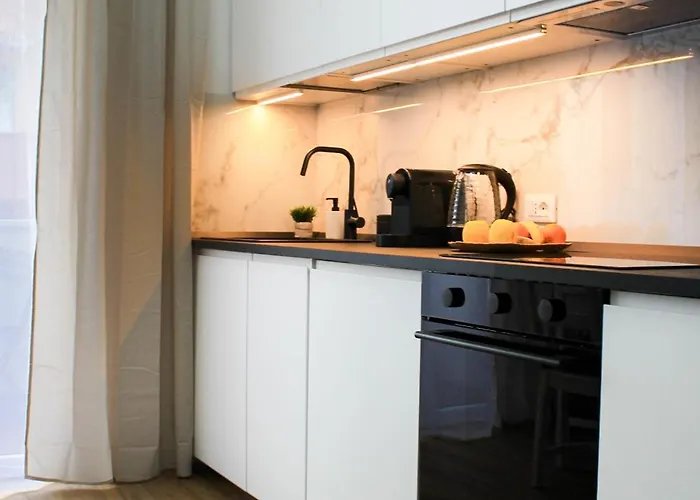 Golden Nest Apartment *